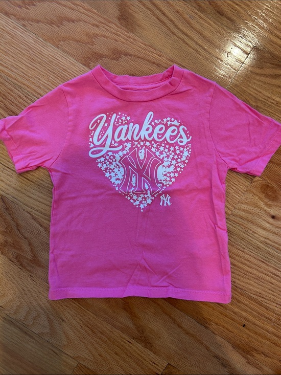Genuine Merchandise Other - Yankees Girls' Pink Logo Heart Tee